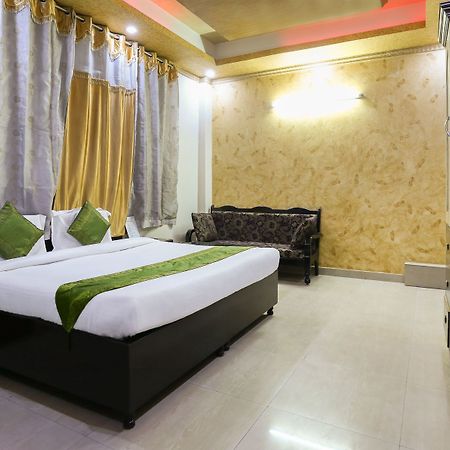 Treebo Trip Sswag 18 Expressway Hotel Noida Exterior photo