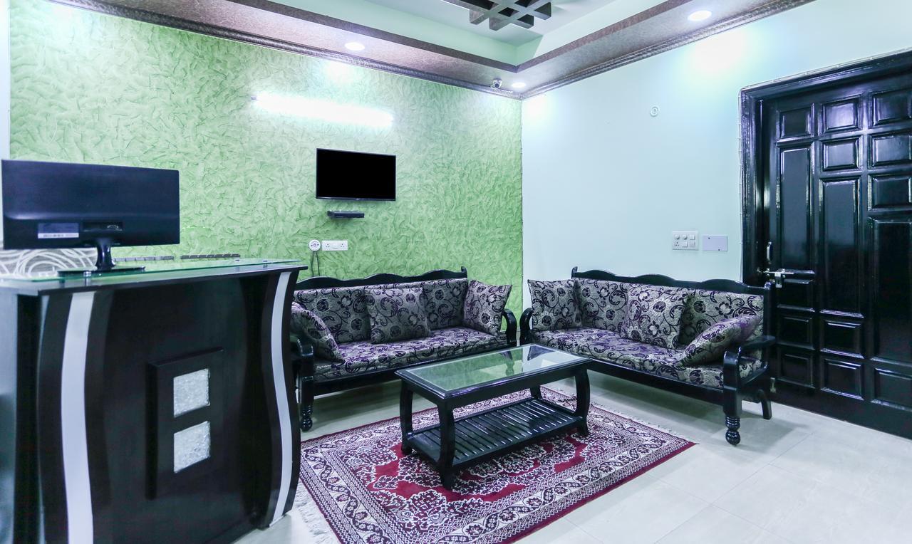 Treebo Trip Sswag 18 Expressway Hotel Noida Exterior photo